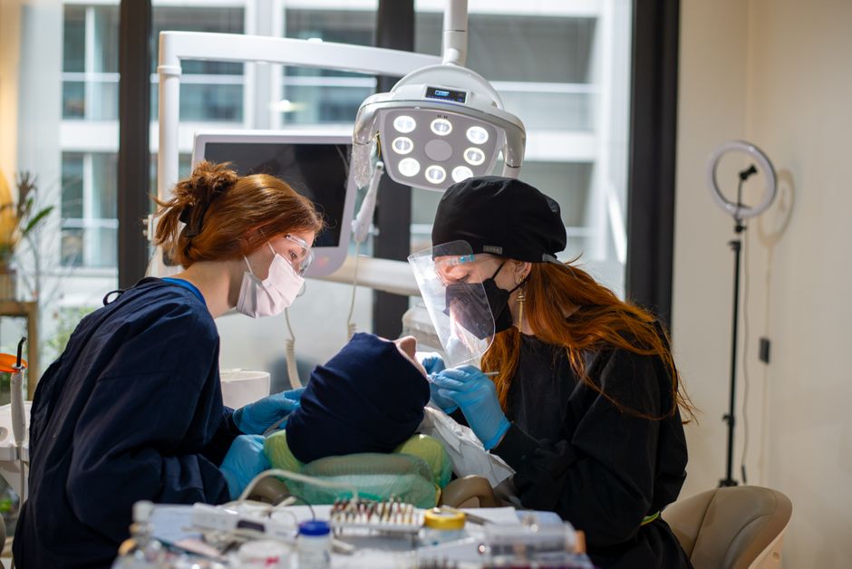 Obturatia dentară: tipuri, materiale și cât rezistă