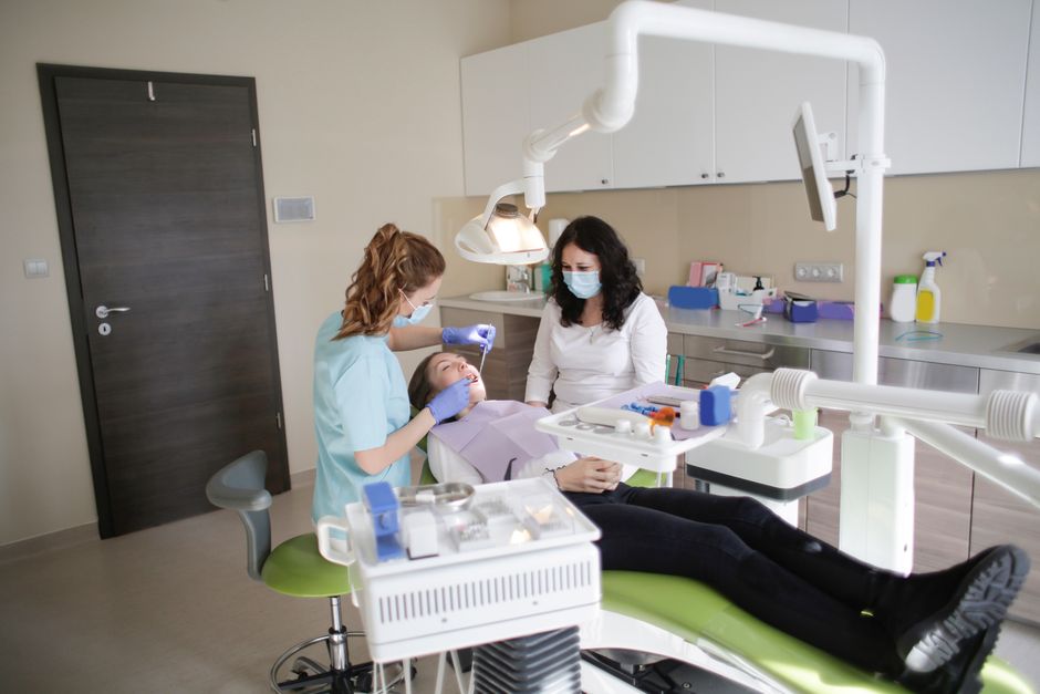 Preturi stomatologie Bucuresti 2026 - ghid pe tratamente