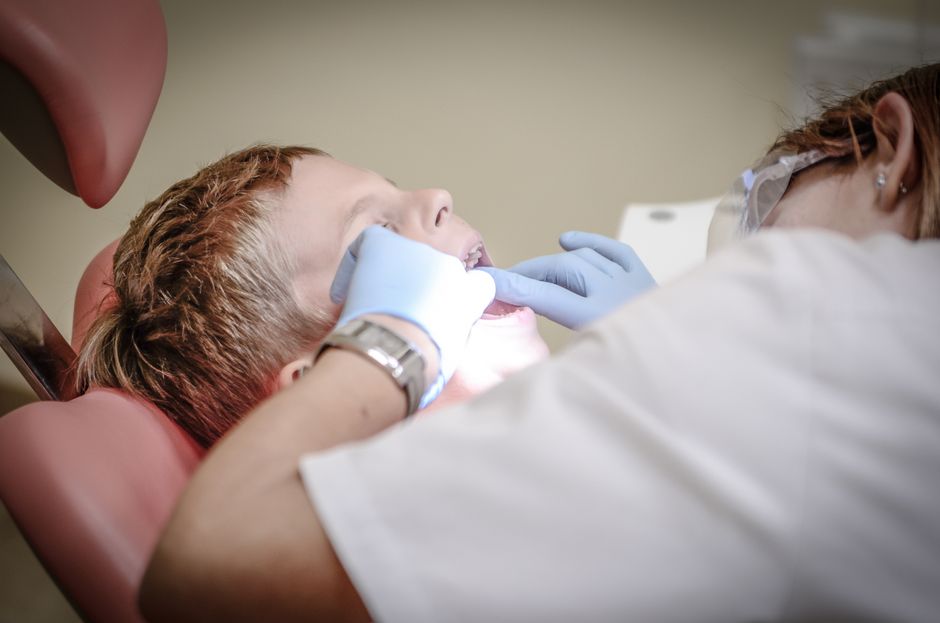 Prima vizita la dentist a copilului: ce trebuie sa stii